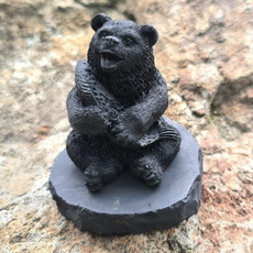 Фигурка Мишка с рыбой, шунгит