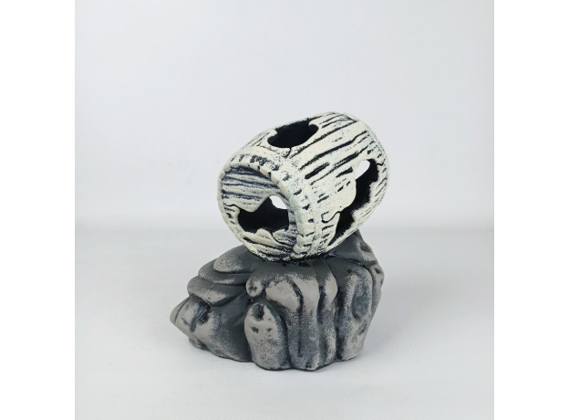 Декорация Бочка на камнях белая, 19,5х15х17 Декорация Бочка на камнях белая, 19,5х15х17