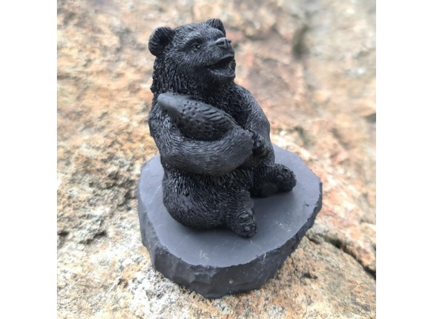 Фигурка Мишка с рыбой, шунгит