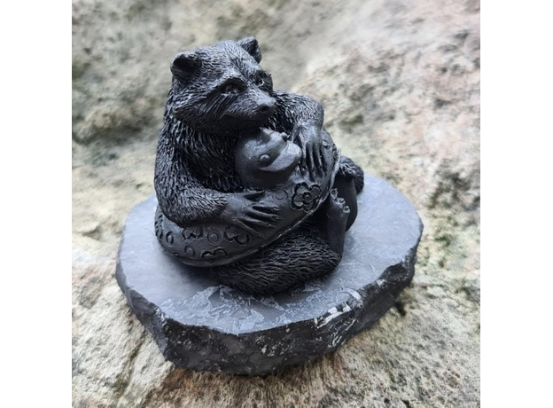 Фигурка Енот и спасательный круг, шунгит